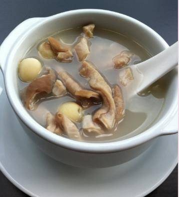 莲子猪肚汤
