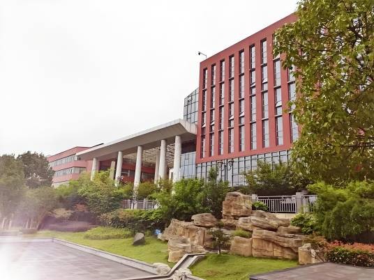 湖北汽车工业学院图书馆