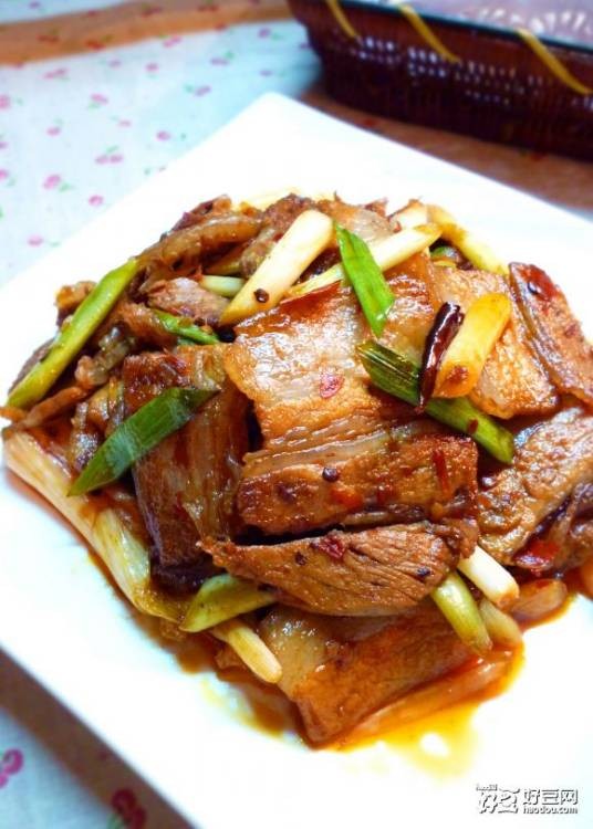 回锅肉(源于明代的四川省地方传统菜品)