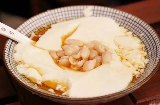甜豆花（中国南方地区的一种传统甜品）