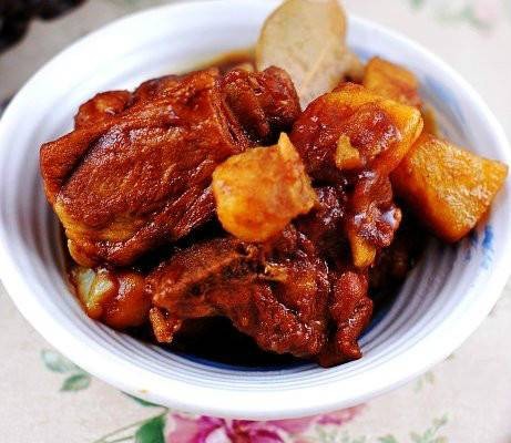 红烧排骨炖土豆