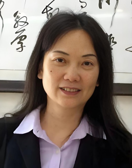 叶英（四川大学外国语学院教授）