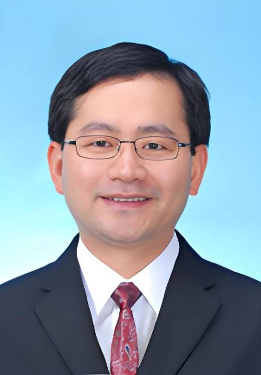 朱新远（中共上海市教育卫生工作委员会副书记、上海市教育委员会主任）