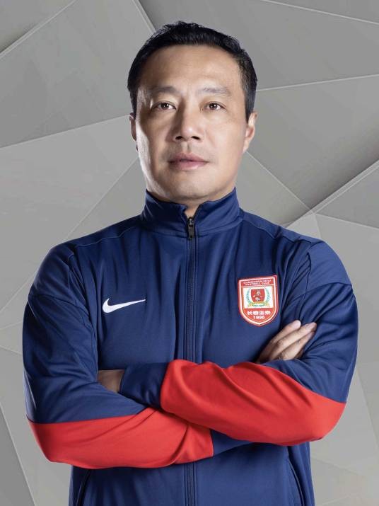阎峰（中国足球教练员，长春亚泰足球俱乐部主教练）