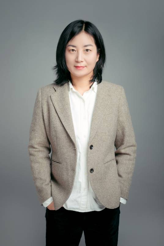 陈英(四川外国语大学意大利语专业教授,文学译者)