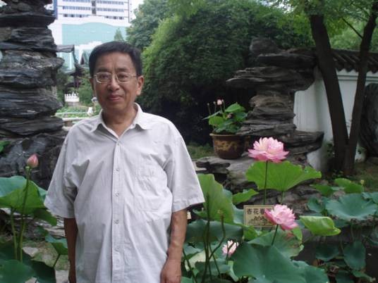 韩骅（湖北大学教授）
