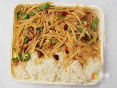 土豆肉丝盖浇饭