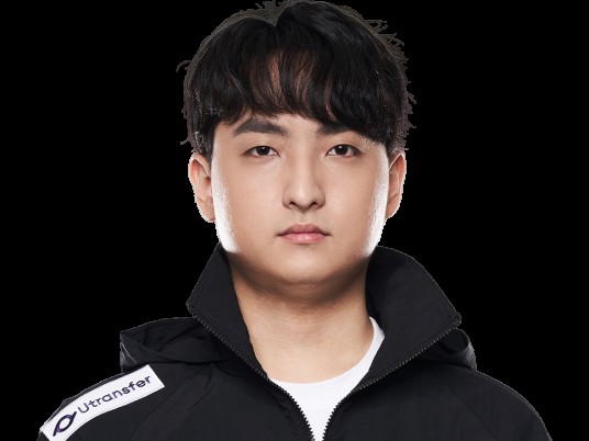 尹龙镐（韩国《英雄联盟》职业选手）