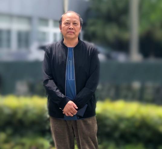 凸凹(诗人、小说家,成都市作协副主席)
