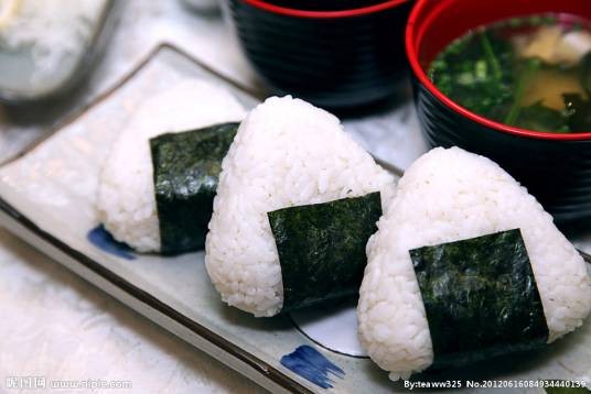 饭团（饭捏成的团子）