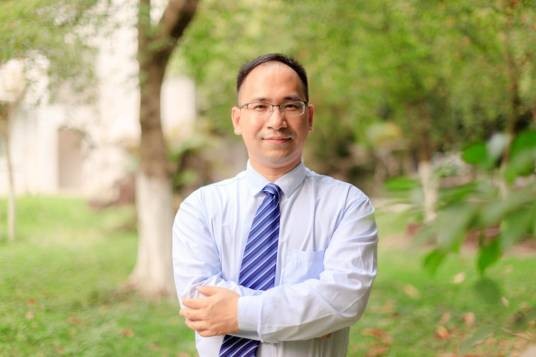 刘志雄（中国广西民族大学教授、中英学院副院长）