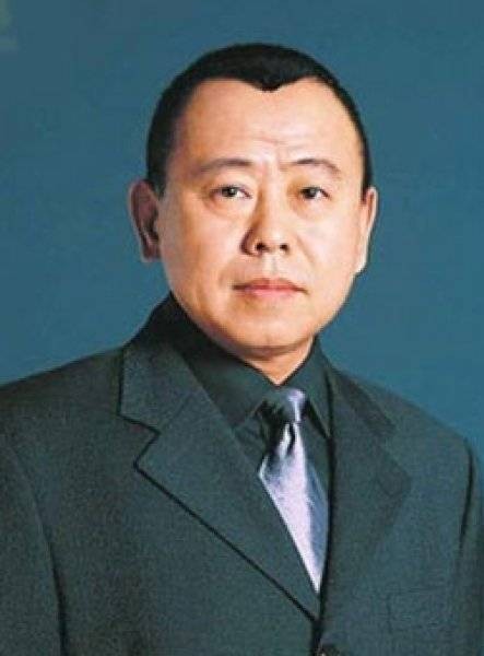 潘长江（中国内地男演员、导演、主持人、歌手，喜剧表演艺术家，中国人民解放军二炮政治部文工团一级演员）