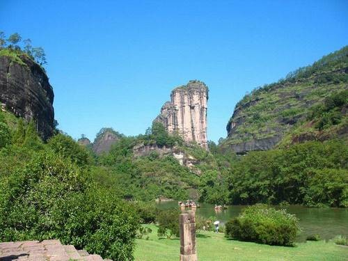 五虎山（河北省迁西县境内因康熙狩猎得名的山脉）