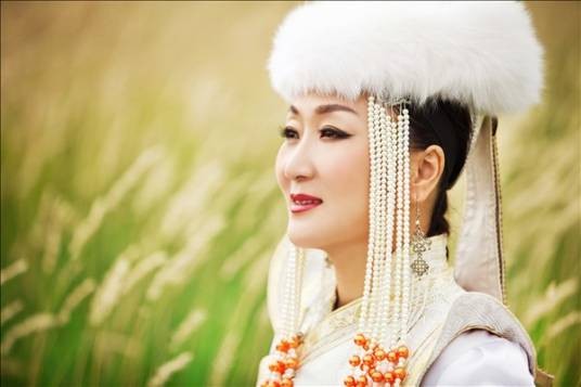 天亮(中国蒙古族女歌手)