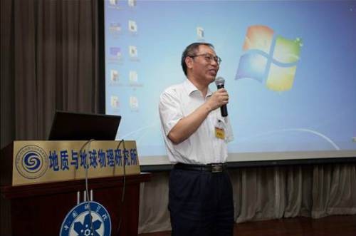 钟华（中国科学院软件研究所党委书记、副所长）