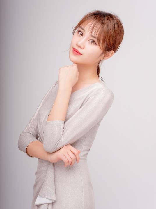 罗曼（中国内地女主持人，中央广播电视总台央视电影频道主持人）