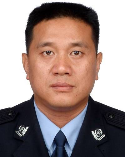 唐杰（云南省德宏州盈江县公安局党委委员、交通警察大队大队长（四级高级警长））