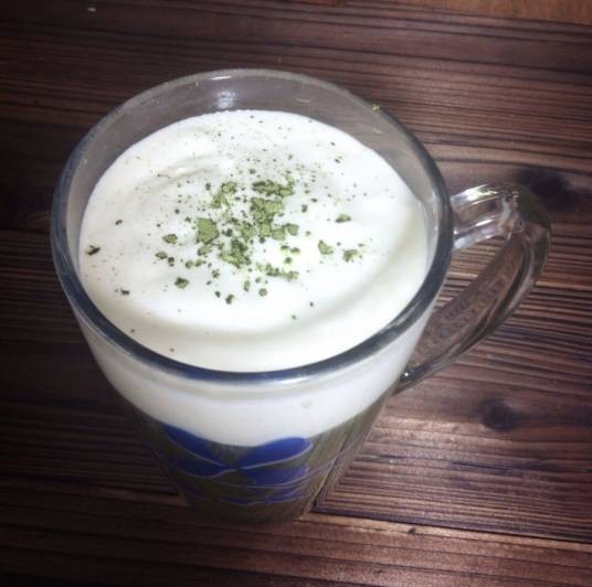 抹茶奶盖（以淡奶油、玫瑰盐为主料的饮品）