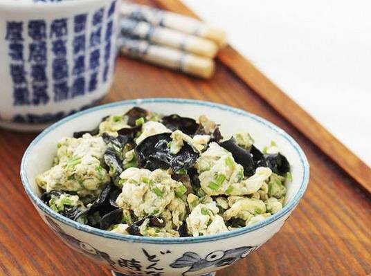 茴香梗炒鸡蛋