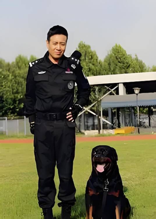 杜飞（电视剧《警花与警犬》及其续集中的男主角）