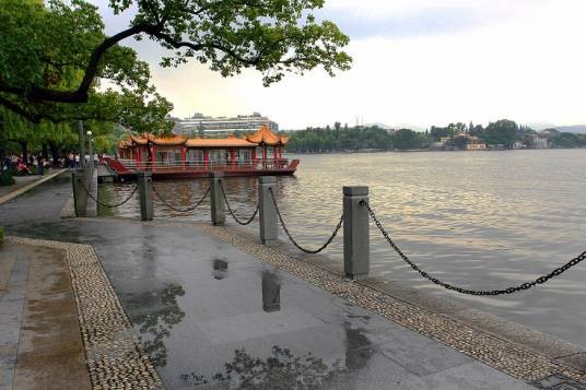 湖滨（湖泊的边缘地带）