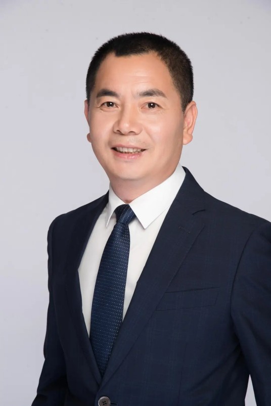 周劲松（劲仔食品集团创始人，现任董事长兼总经理）