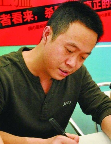 王黎伟（中国当代作家）