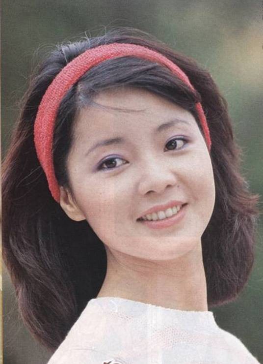 彩云飞（尤雅演唱的琼瑶电影主题曲）