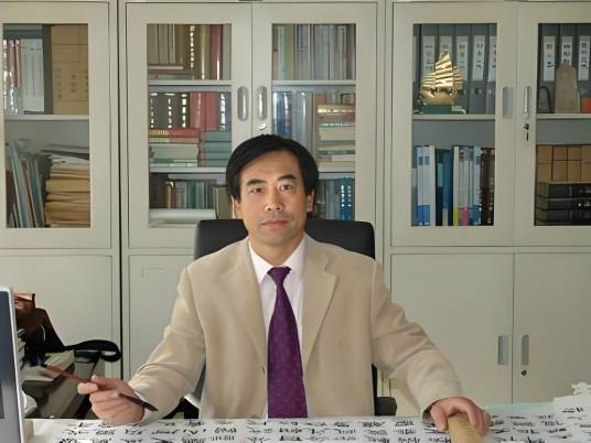 李德龙(中央民族大学历史文化学院教授、博士生导师)