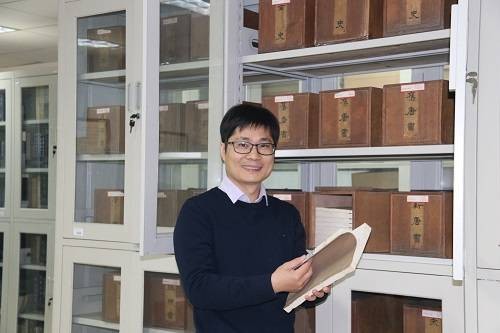 黄金东（中央民族大学图书馆研究馆员、副馆长）