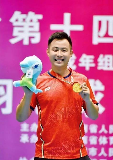张圣（中国前羽毛球运动员、高校教师）