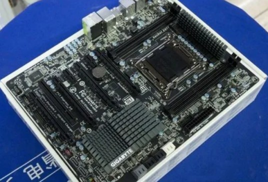 Intel X79 高速芯片组