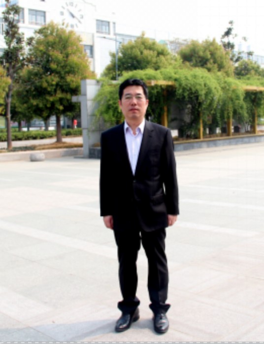 孙震（江苏省郑集高级中学校长、党委书记）