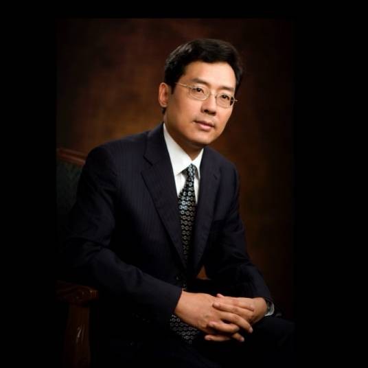 王嵘（东方大律师、第十届上海市律师协会副会长、全国优秀律师）