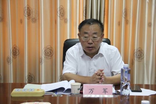 万军(中国农业发展集团有限公司原党委副书记、董事)
