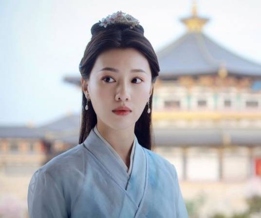 静姝（古装悬疑剧《艳骨》中的女主角）