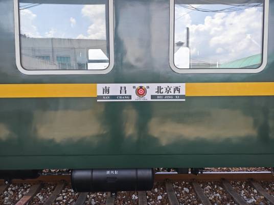 T145/T148次列车