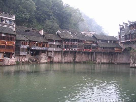 干栏式建筑