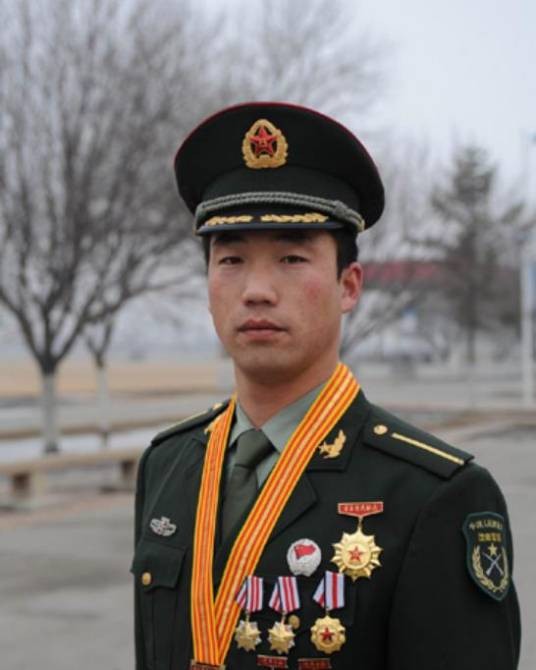 李国文（优秀大学生士兵）