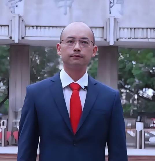 田冬冬（广东省佛山市南海区石门中学党委书记）