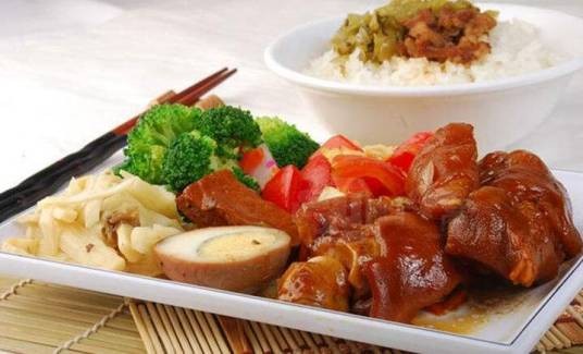 隆江猪脚饭（以猪脚为主料制成的粤菜）