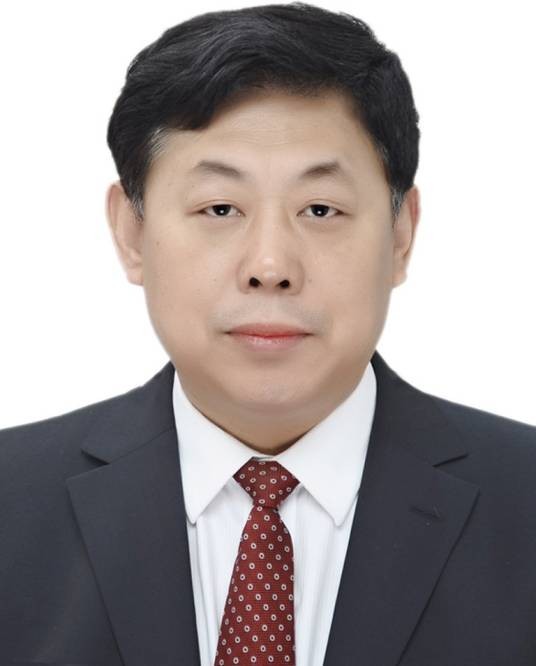王新春（中国铁路济南局集团有限公司原党委书记、董事长）