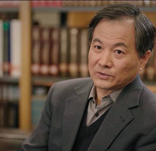 薛庆国（北京外国语大学教授）