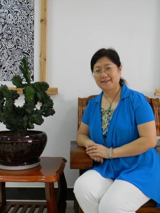 郑莉（海口经济学院美术学院原院长）