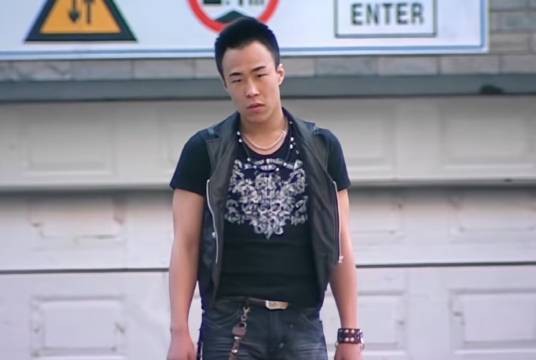 阿豆（中国科幻特摄剧《铠甲勇士》中的角色）