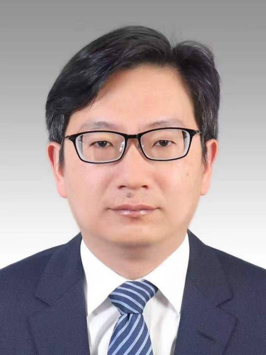 黄镇（上海市奉贤区青村镇党委副书记、镇长）