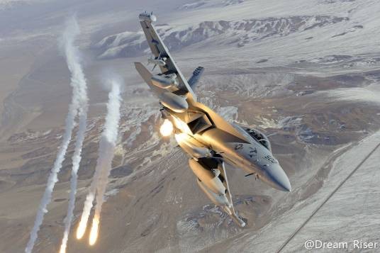 EA-18G电子战机