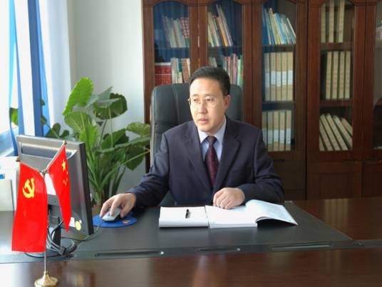 邹世龙（黑龙江大兴安岭地委党校原副校长）