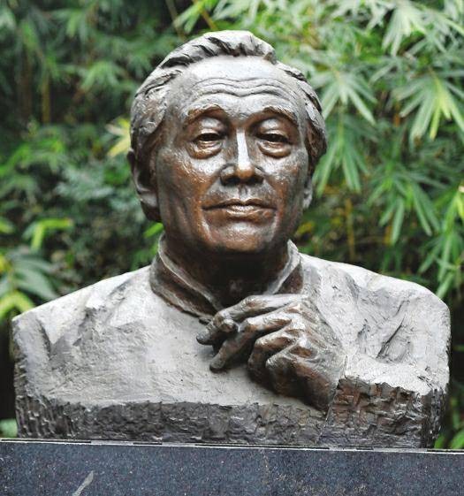 李琼久（中国画家、书法家，嘉州画派创始人。）