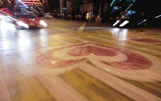 爱心斑马线（杭州为警示“70码”事件在杭州多个路段设立的特殊斑马线）